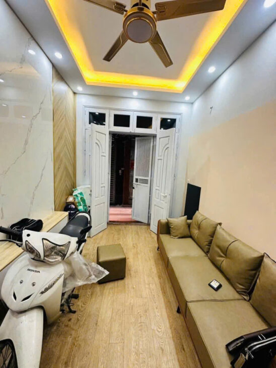 NHỈNH 6 TỶ SỞ HỮU NHÀ Ô TÔ NGÕ THÔNG PHỐ HOÀNG QUỐC VIỆT./26m, 5 T, mặt tiền 3.1 m, giá 6.35 tỷ