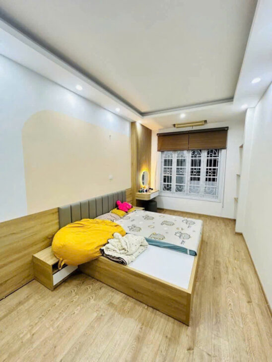 NHỈNH 6 TỶ SỞ HỮU NHÀ Ô TÔ NGÕ THÔNG PHỐ HOÀNG QUỐC VIỆT./26m, 5 T, mặt tiền 3.1 m, giá 6.35 tỷ