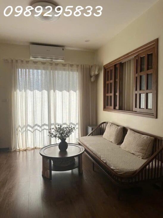 BÁN NHÀ LONG BIÊN – GIÁ DƯỚI 5 TỶ KHÔNG MUA LÀ LỠ Chỉ 4.95 TỶ – NHÀ Ô TÔ ĐỖ CỬA, SÂN RỘNG – VIEW