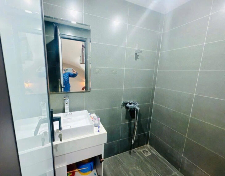 Phố Hào Nam nhà đẹp mới tinh cách mặt phố vài chục mét, 34m x 3PN sổ đỏ nét căng