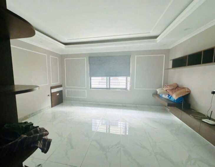 Phố Hào Nam nhà đẹp mới tinh cách mặt phố vài chục mét, 34m x 3PN sổ đỏ nét căng