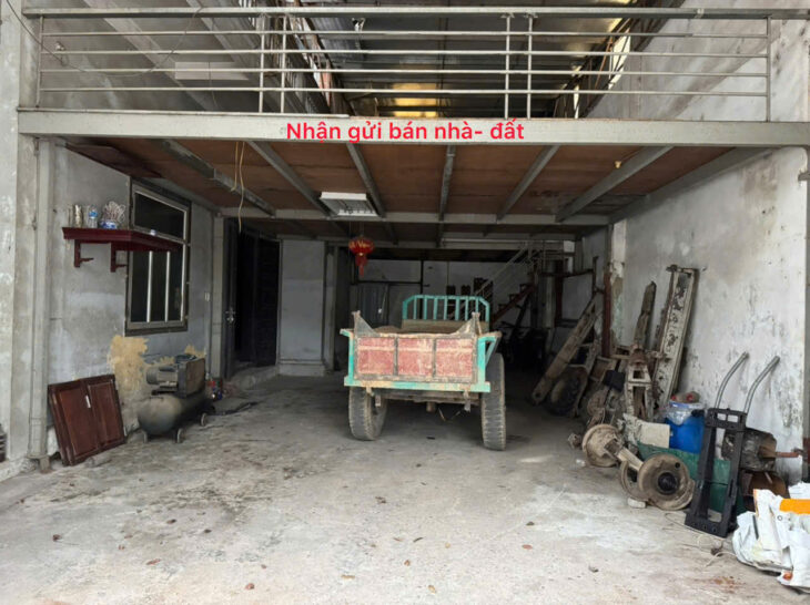 Bán đất tặng nhà 3 tầng, tổ 2, Chi Đông, Mê Linh, HN. Mặt tiền lớn, chia 2 lô cực đẹp.