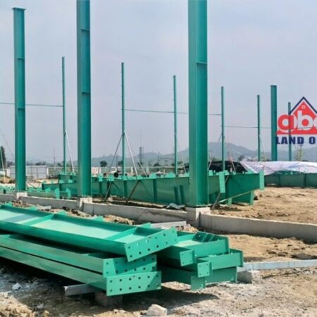 Nhà Xưởng xây dựng kiên cố. tập chung nhiều ngành nghề công nghiệp. sẵn sàng giao liền Nhà Xưởng xây dựng kiên cố. tập chung nhiều ngành nghề công nghiệp. sẵn sàng giao liền