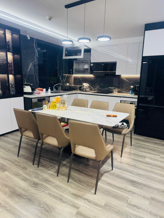 Sky villa 3 ngủ 2 WC 140m2 tòa Diamond Goldmark City nội thất nhập khẩu Châu Âu mới 100% chưa sử