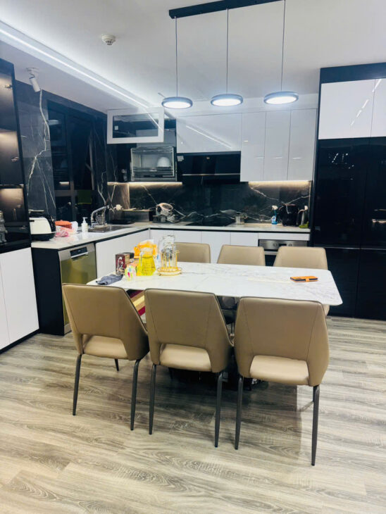 Sky villa 3 ngủ 2 WC 140m2 tòa Diamond Goldmark City nội thất nhập khẩu Châu Âu mới 100% chưa sử