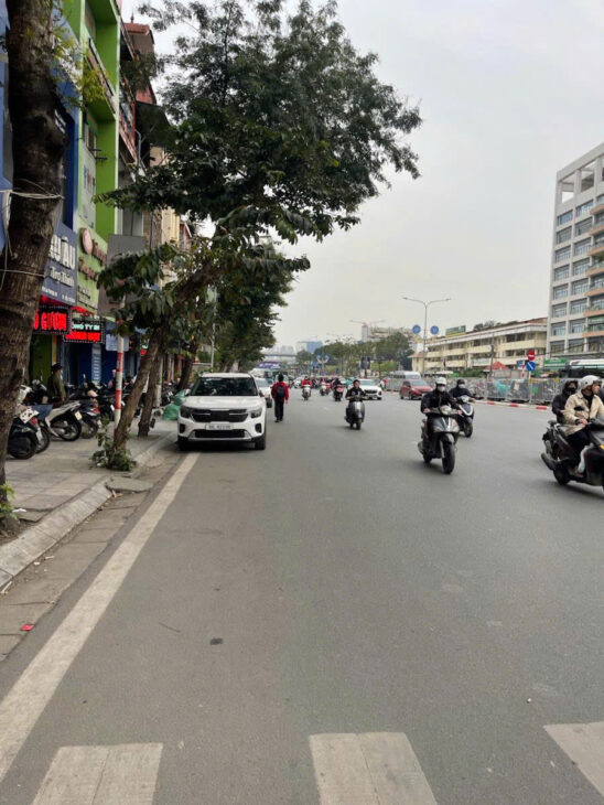 cần bán gấp nhà mặt phố GIẢI PHÓNG, lô góc, mặt tiền 4.7m, 14 tỷ,ngã tư XÃ ĐÀN-ĐẠI CỔ VIỆT