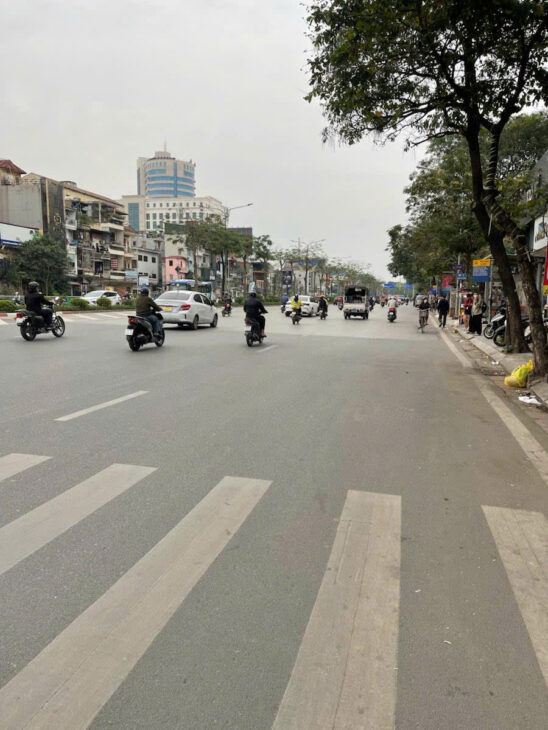 cần bán gấp nhà mặt phố GIẢI PHÓNG, lô góc, mặt tiền 4.7m, 14 tỷ,ngã tư XÃ ĐÀN-ĐẠI CỔ VIỆT
