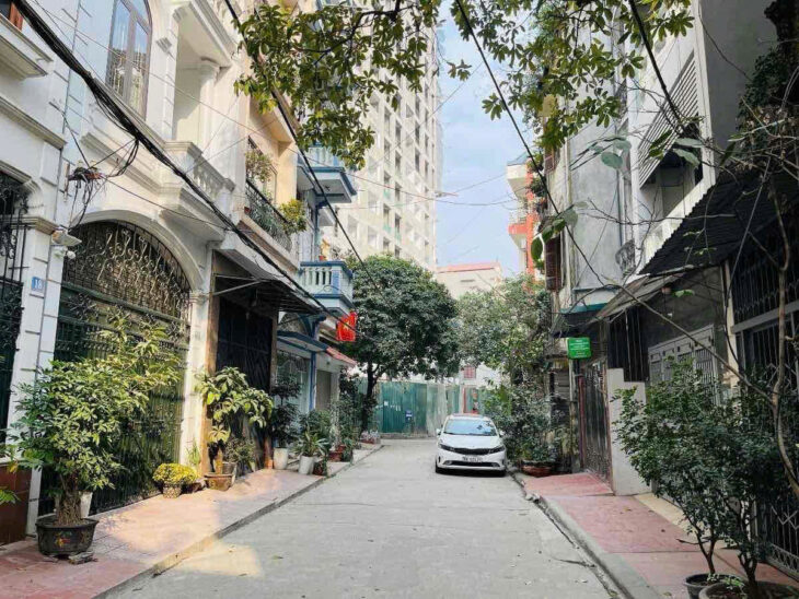 SIÊU PHẨM CẦU GIẤY – Ô TÔ ĐỖ CỬA NHỈNH 7 TỶ 40M