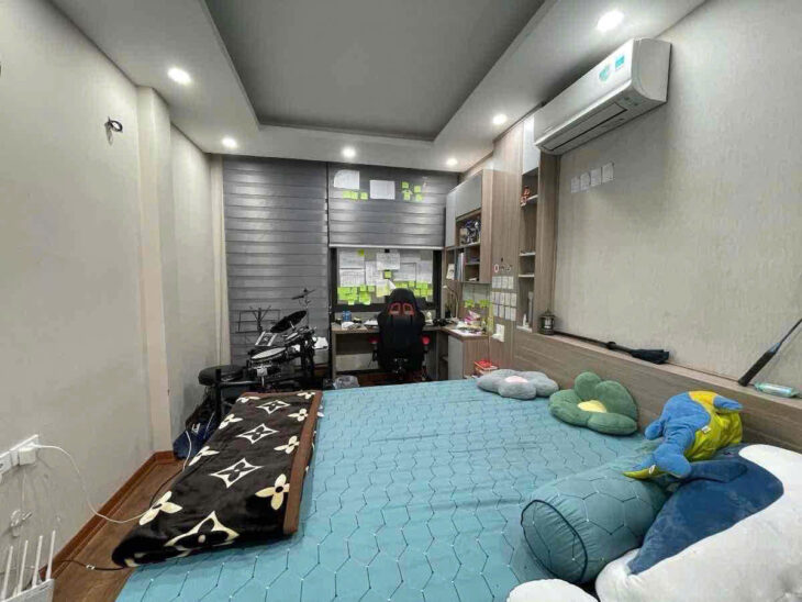 SIÊU PHẨM CẦU GIẤY – Ô TÔ ĐỖ CỬA NHỈNH 7 TỶ 40M