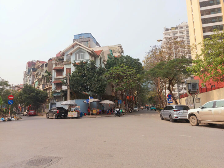 BÁN NHÀ MẶT PHỐ ĐẶNG THÙY TRÂM, QUẬN CẦU GIẤY. 75M2, 4T, VỈA HÈ RỘNG. KINH DOANH TỐT. GIÁ BÁN 3X TỶ