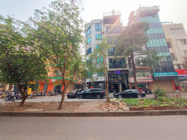 BÁN NHÀ MẶT PHỐ ĐẶNG THÙY TRÂM, QUẬN CẦU GIẤY. 75M2, 4T, VỈA HÈ RỘNG. KINH DOANH TỐT. GIÁ BÁN 3X TỶ