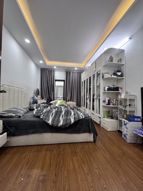 BÁN NHÀ -MẶT NGÕ-PHỐ HÀO NAM- BA GÁC ĐỖ CỬA – NỞ HẬU-Ở LUÔN-PHÁP LÝ CHUẨN