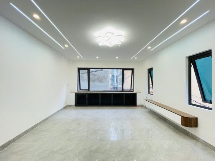 Bán Nhà: Ngọc Hồi, cách BX Nước Ngầm, 600m, 6 tầng, Thang Máy, oto đỗ cửa, Nhỉnh 8 tỷ