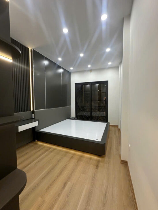 HÀO NAM – 6T THANG MÁY – 10M RA MẶT PHỐ – 30X6T – 8.2 TỶ