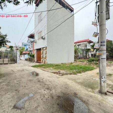 Đất đẹp Quang Minh, gần khu công nghiệp và cao tốc Võ Văn Kiệt. Oto to nhỏ ra vào đất.