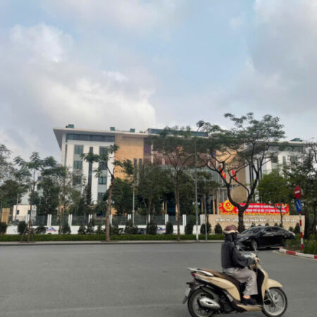 Bán nhà cũ mặt phố Hoàng Cầu, Diện tích 100m mặt tiền 6,5m – Vỉa hè rộng kinh doanh sầm uất