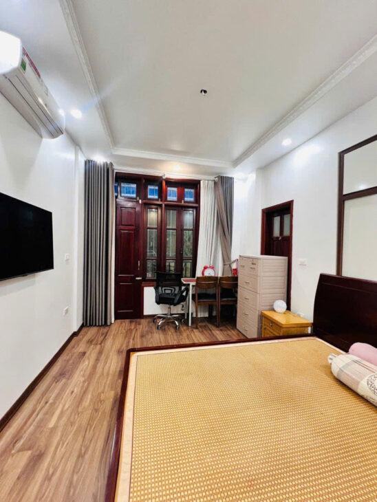 Nhà phố Hào Nam 8,25 tỷ – 39m x 4T trước nhà rộng gần 4m, nội thất đẹp ở ngay