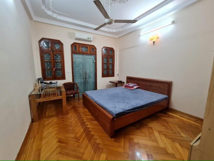 BÁN NHÀ -MẶT NGÕ-PHỐ HÀO NAM- BA GÁC ĐỖ CỬA –NHÀ ĐẸP-Ở LUÔN-PHÁP LÝ CHUẨN
