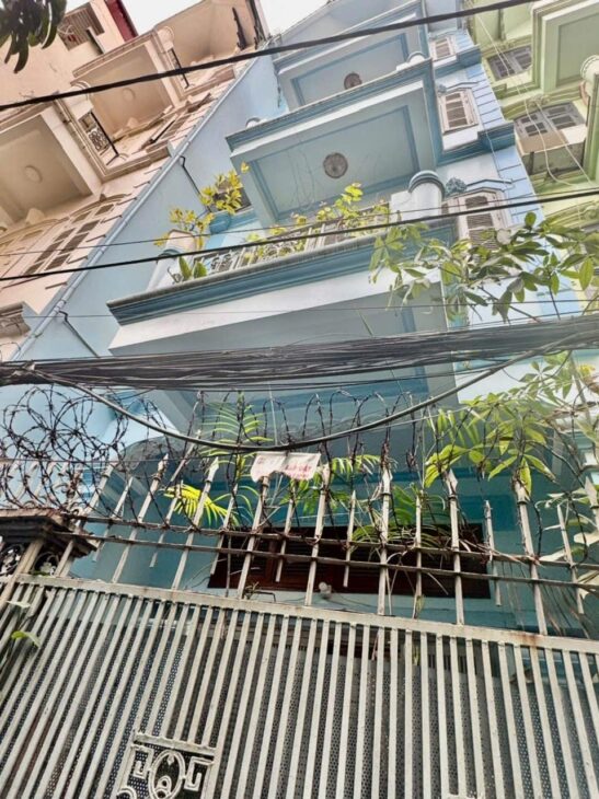 BÁN NHÀ -MẶT NGÕ-PHỐ HÀO NAM- BA GÁC ĐỖ CỬA –NHÀ ĐẸP-Ở LUÔN-PHÁP LÝ CHUẨN