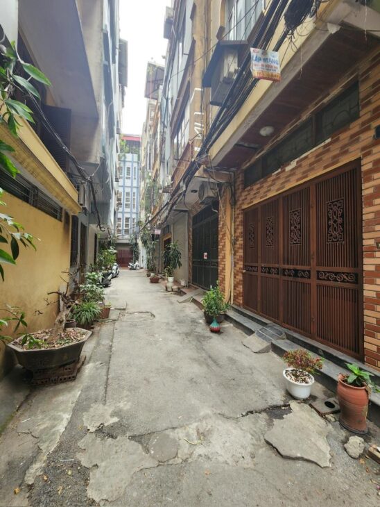 BÁN NHÀ -PHỐ HÀO NAM-ĐẤT PHÂN LÔ-Ô TÔ ĐỖ CỬA -NHÀ ĐẸP-Ở LUÔN-PHÁP LÝ CHUẨN