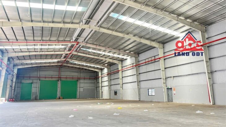 nhà xưởng hiện đại, phục vụ đa dạng ngành nghề theo quy định. kết cấu kiên cố