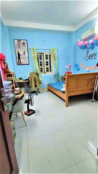 NHÀ ngay UBP. PHÚ HỮU, Tp TĐ, 4 TẦNG mái bằng, HẺM 9M – SHR – Gía CHỈ 6,6ty. LH 0909185988