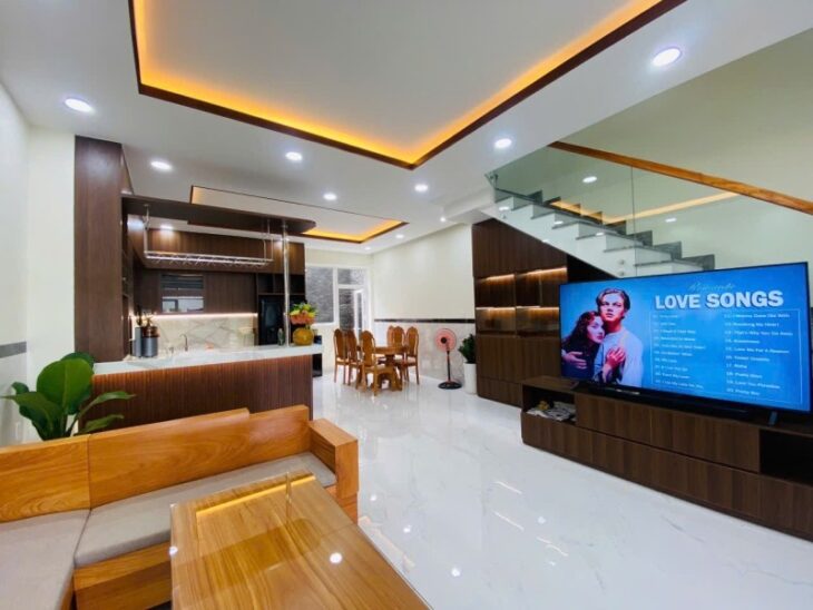 Bán nhà mặt phố Q.9, Thủ Đức, 147m², 4 tầng, 6PN, 15.4 tỷ, sổ hồng