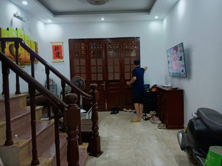 BÁN NHÀ HOÀNG QUỐC VIỆT, CẦU GIẤY 45M, 4T, MT 4M, Ô TÔ TRÁNH, 10 RA MẶT PHỐ, 15 TỶ. 093765883