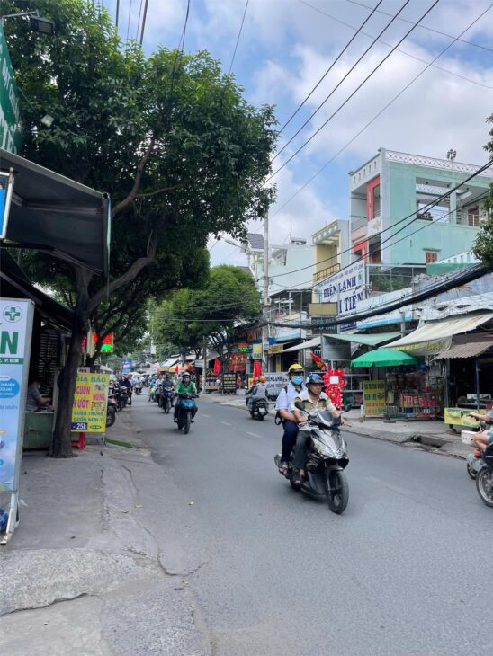 BÁN NHÀ 3 TẦNG 84m2 x 6m x HXH, NHỈNH 5 TỶ, KHU LÊ VĂN KHƯƠNG, Q.12