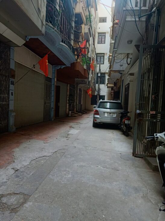 BÁN NHÀ HOÀNG QUỐC VIỆT, CẦU GIẤY 45M, 4T, MT 4M, Ô TÔ TRÁNH, 10 RA MẶT PHỐ, 15 TỶ. 093765883