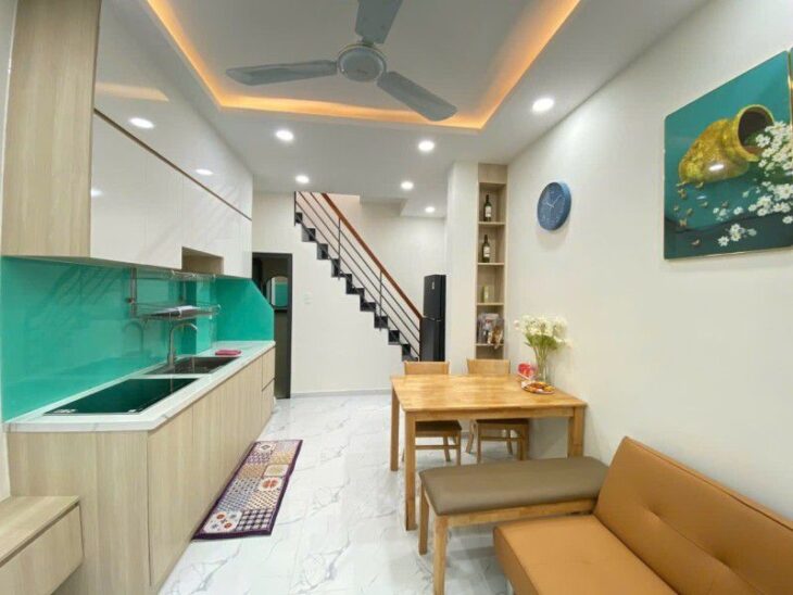 SÁT D2 NGUYỄN GIA TRÍ – ĐH NGOẠI THƯƠNG – NHÀ ĐẸP 2 TẦNG 2PN, FULL NỘI THẤT, CHỈ XÁCH VALI VÀO Ở –