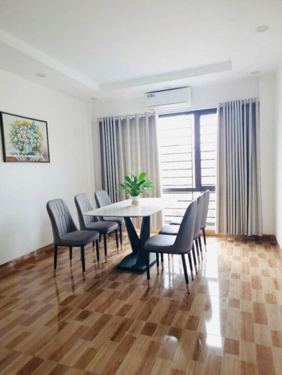 BÁN GẤP NHÀ NGỌC LÂM- NGÕ THÔNG, GẦN Ô TÔ, GẦN CHỢ, DT40M 4T- 4 NGỦ- GIÁ NHỈNH 7T