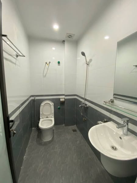 Cực Hot! Chỉ 5 tỷ sở hữu ngay nhà mới tinh 40m x 5T, ô tô đỗ cửa, 2 thoáng trước sau, Kim Chung –