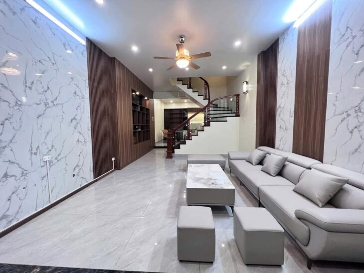 BÁN GẤP NHÀ HOÀNG QUỐC VIỆT, CẦU GIẤY, 55M, 5 TẤNG, 5.8M, 10 TỶ 800