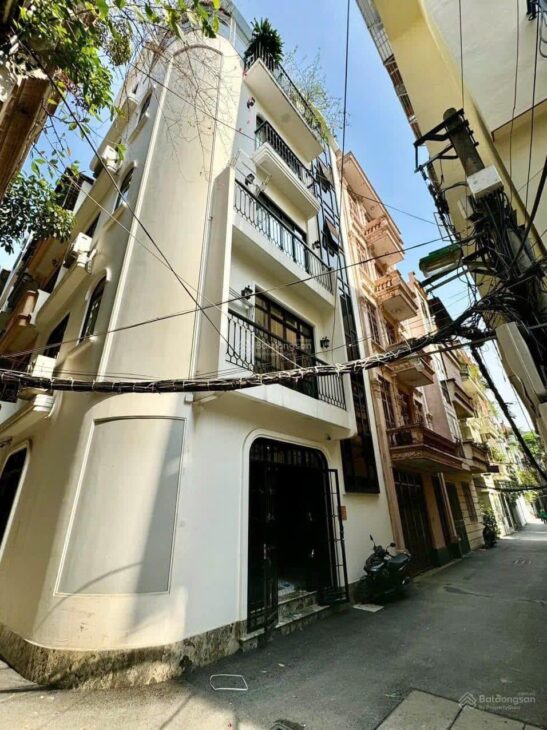 Cần bán gấp! Nhà Lạc Long Quân, Tây Hồ, lô góc, ô tô vào nhà, 60m2, MT 6.2m, 14 tỷ