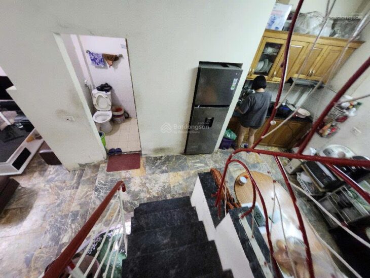 Hiếm, giá rẻ, bán gấp nhà ngõ Phố Nguyễn Trãi, phù hợp ở và kinh doanh, 38m2 *3 tầng, 5,7 tỷ