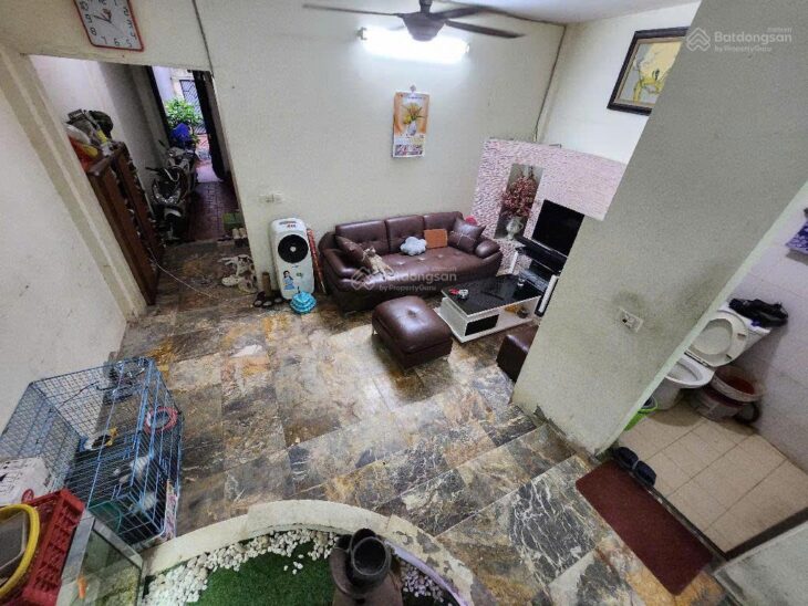 Hiếm, giá rẻ, bán gấp nhà ngõ Phố Nguyễn Trãi, phù hợp ở và kinh doanh, 38m2 *3 tầng, 5,7 tỷ