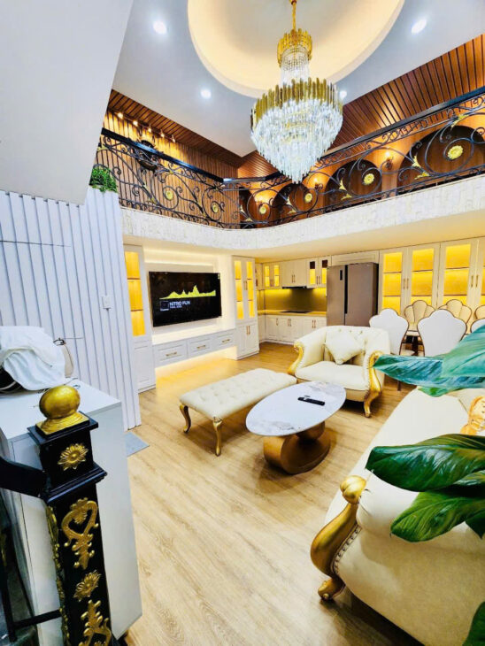 Nhà hiếm! Bán nhà 5 tỷ, ô tô đỗ cửa, Phố Đặng Tiến Đông, Zalo 0911911021