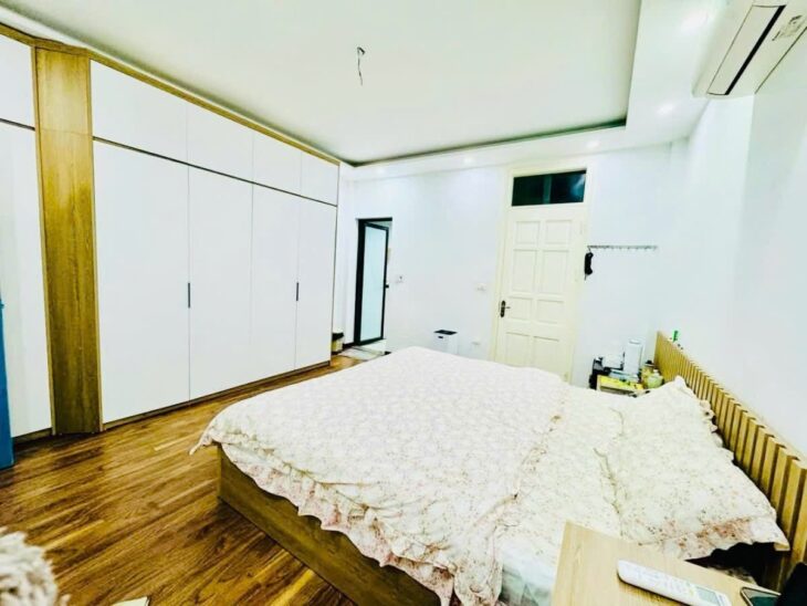 CHÍNH CHỦ CẦN TIỀN BÁN GẤP NHÀ PHỐ HỒ TÙNG MẬU CẦU GIẤY 40m2 x 5 TẦNG NHỈNH 8 TỶ Ô TÔ KD