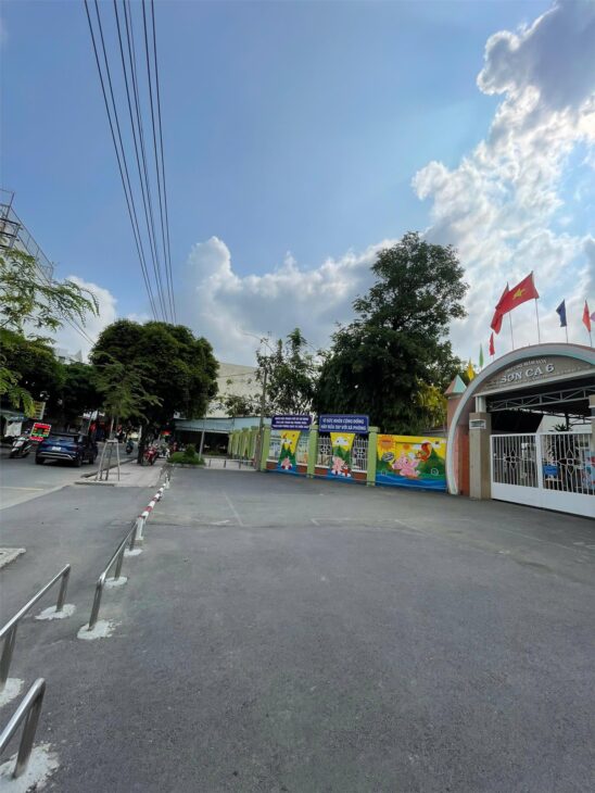 BÁN NHÀ 3 TẦNG 84m2 x 6m x HXH, NHỈNH 5 TỶ, KHU LÊ VĂN KHƯƠNG, Q.12