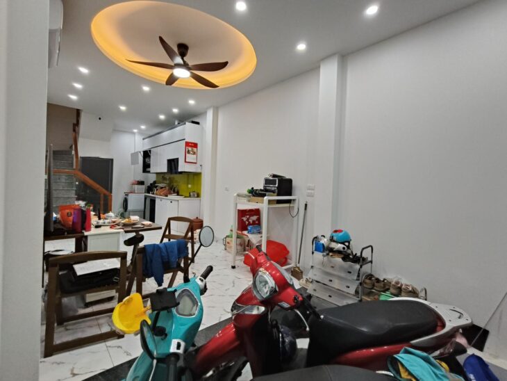 395- Bán nhà Kim Giang, Thanh Trì, ô tô đỗ cửa(VF3), chờ thang máy, sổ vuông đẹp, 31m2, 7.35 tỷ(CTL)