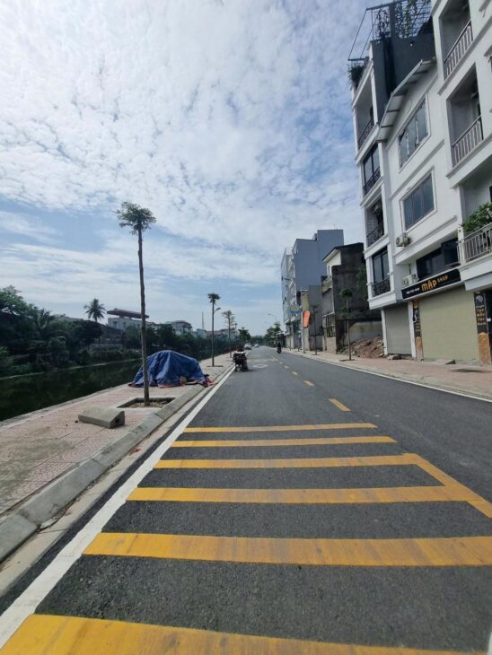 Bán nhà: Ngọc Hồi, 50m2, 3 tầng, dân xây chắc chắn, gần Bến xe nước ngầm. Hơn 5 tỷ