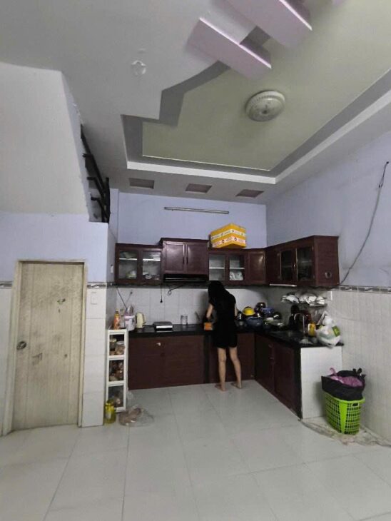 BÁN NHÀ 3 TẦNG 84m2 x 6m x HXH, NHỈNH 5 TỶ, KHU LÊ VĂN KHƯƠNG, Q.12