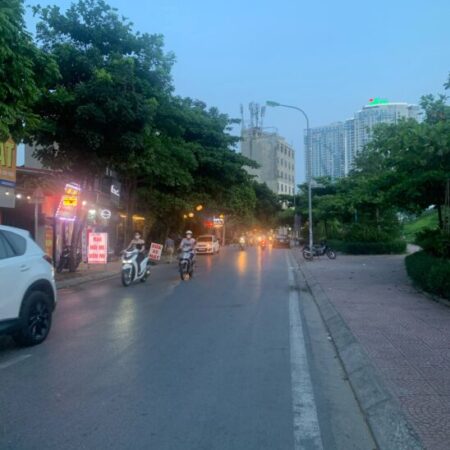 bán nhà Ngọc Thuỵ, 103m, mặt tiền 5.2m, ngõ ôtô thông, ôtô vào nhà, full thổ cư