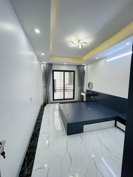 MINH KHAI-GỐC ĐỀ – Ô TÔ CON ĐỖ CỬA -THANG MÁY 6T -NGÕ THÔNG -KINH DOANH -Full NỘI THẤT Ở