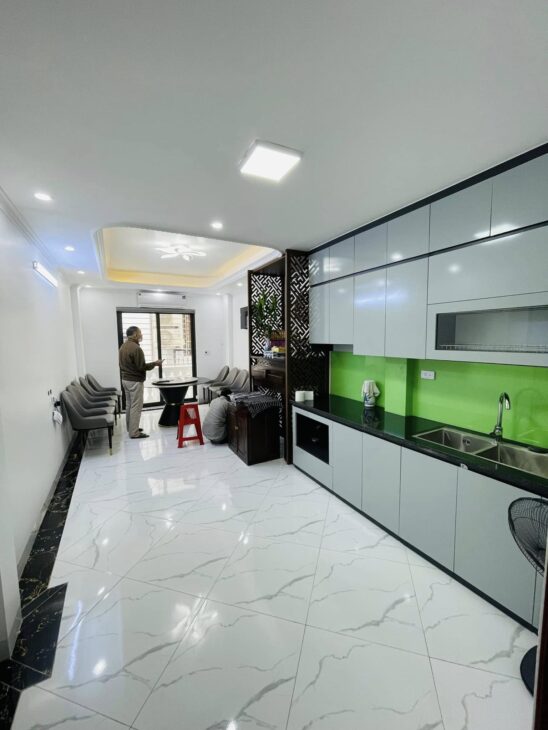 MINH KHAI-GỐC ĐỀ – Ô TÔ CON ĐỖ CỬA -THANG MÁY 6T -NGÕ THÔNG -KINH DOANH -Full NỘI THẤT Ở