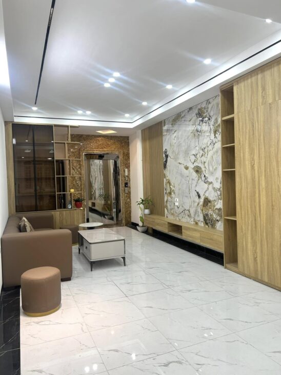 BÁN NHÀ ĐẸP PHÙNG CHÍ KIÊN, 6 TẦNG THANG MÁY, Ô TÔ VÀO NHÀ, GIÁ 15,7 TỶ