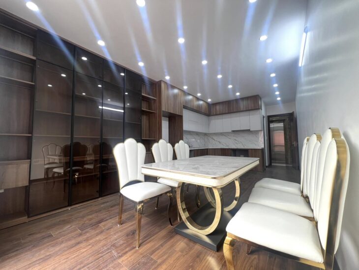 BÁN NHÀ ĐẸP PHÙNG CHÍ KIÊN, 6 TẦNG THANG MÁY, Ô TÔ VÀO NHÀ, GIÁ 15,7 TỶ