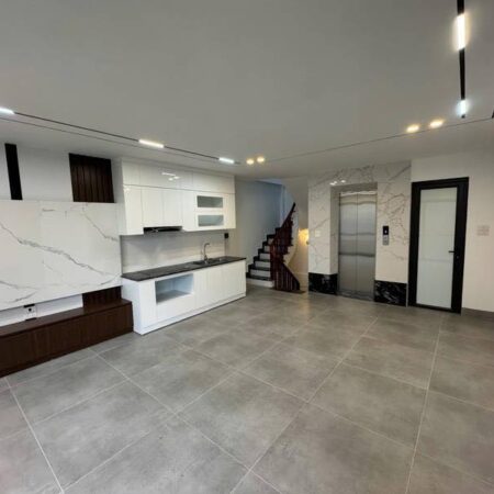 BÁN NHÀ PHỐ TRẠM – 6 TẦNG THANG MÁY – Ô TÔ TRÁNH – GẦN AEON – Ở NGAY