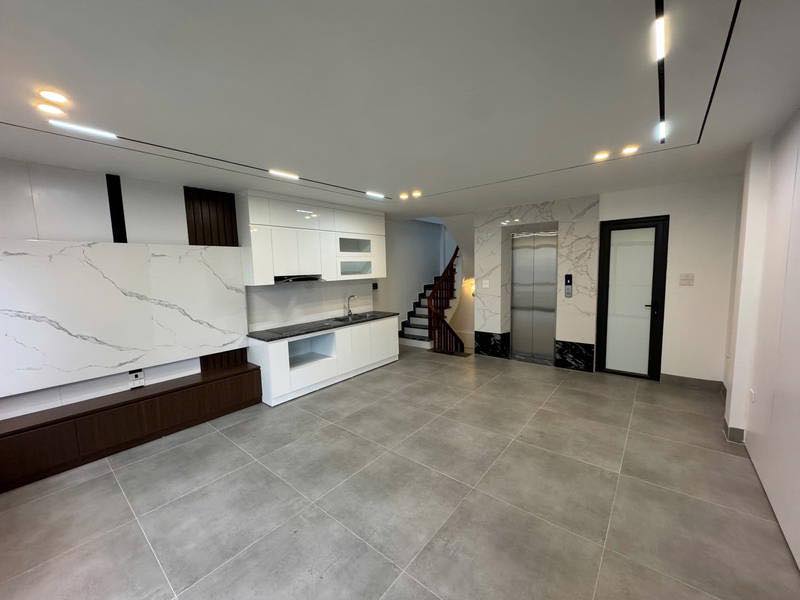 BÁN NHÀ PHỐ TRẠM – 6 TẦNG THANG MÁY – Ô TÔ TRÁNH – GẦN AEON – Ở NGAY